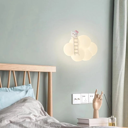 Lámpara de pared para niños con diseño de nubes y criaturas