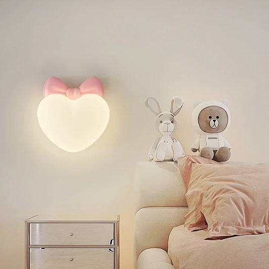 Lámpara de pared LED con forma de corazón de Cupido