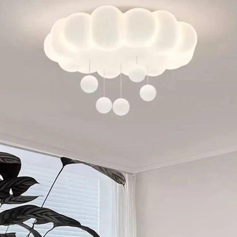 Deckenlampe für Kinder mit Wolke und hängenden Regentropfen