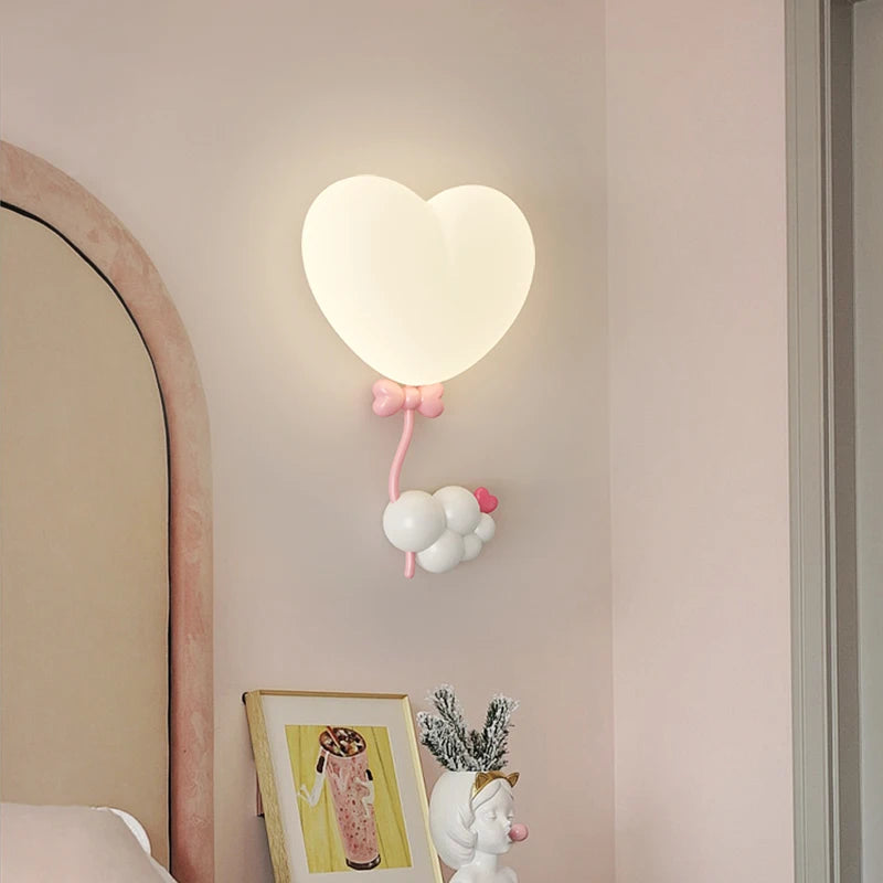 Lámpara de pared LED con forma de corazón de Cupido