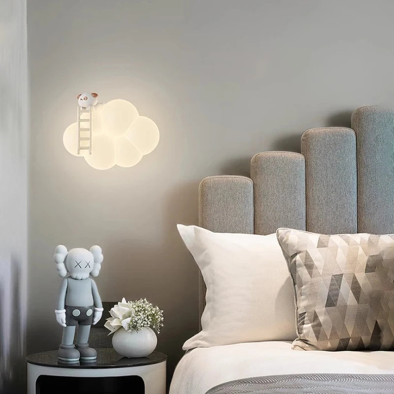 Lámpara de pared para niños con diseño de nubes y criaturas