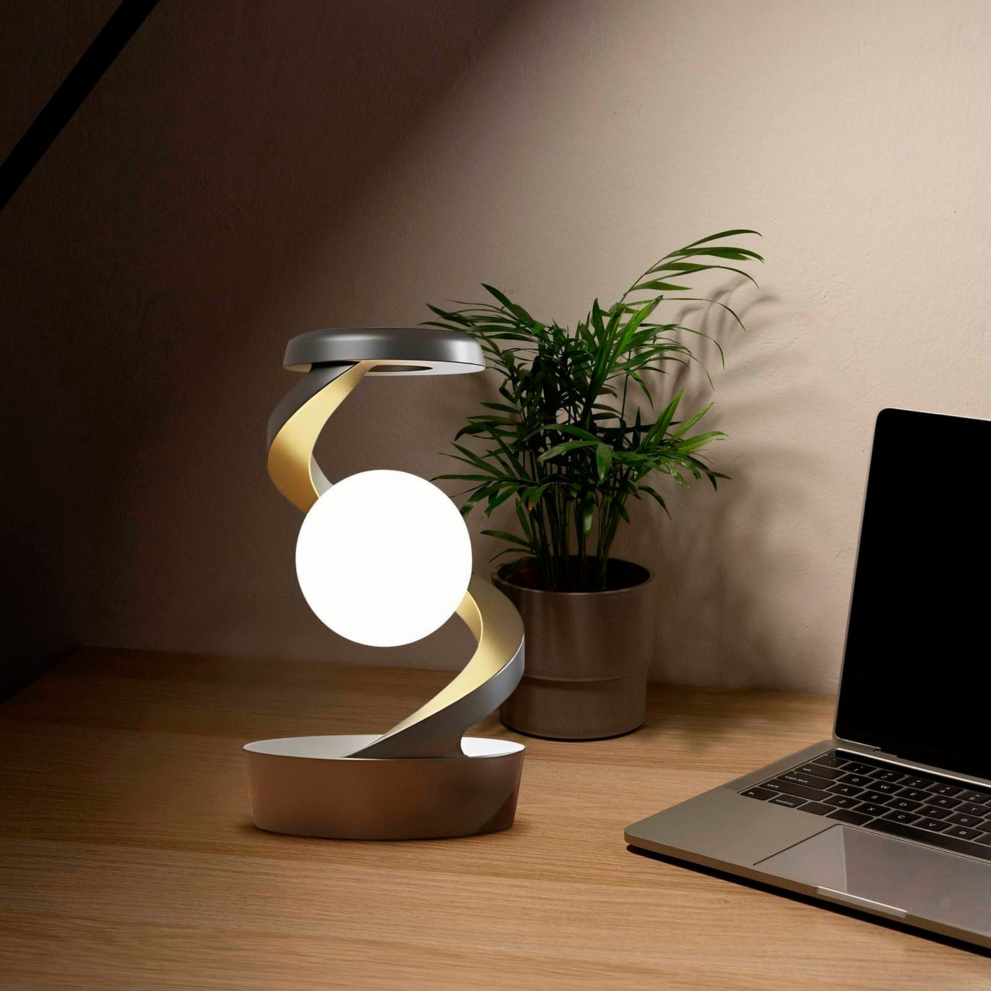 LunaLev Wireless Charging Moon Lamp